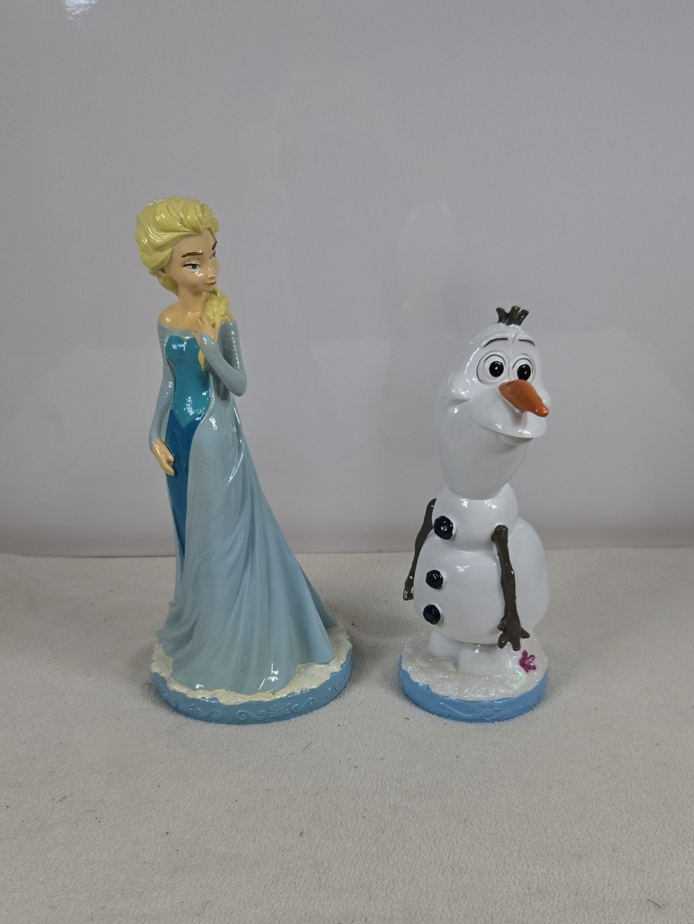 Elsa and Olaf Ceramic Like Figurine Set in Light Blue and White (Poly Plastic)